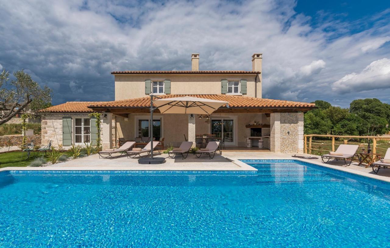 Villa-Osmium Smoljanci Exterior foto