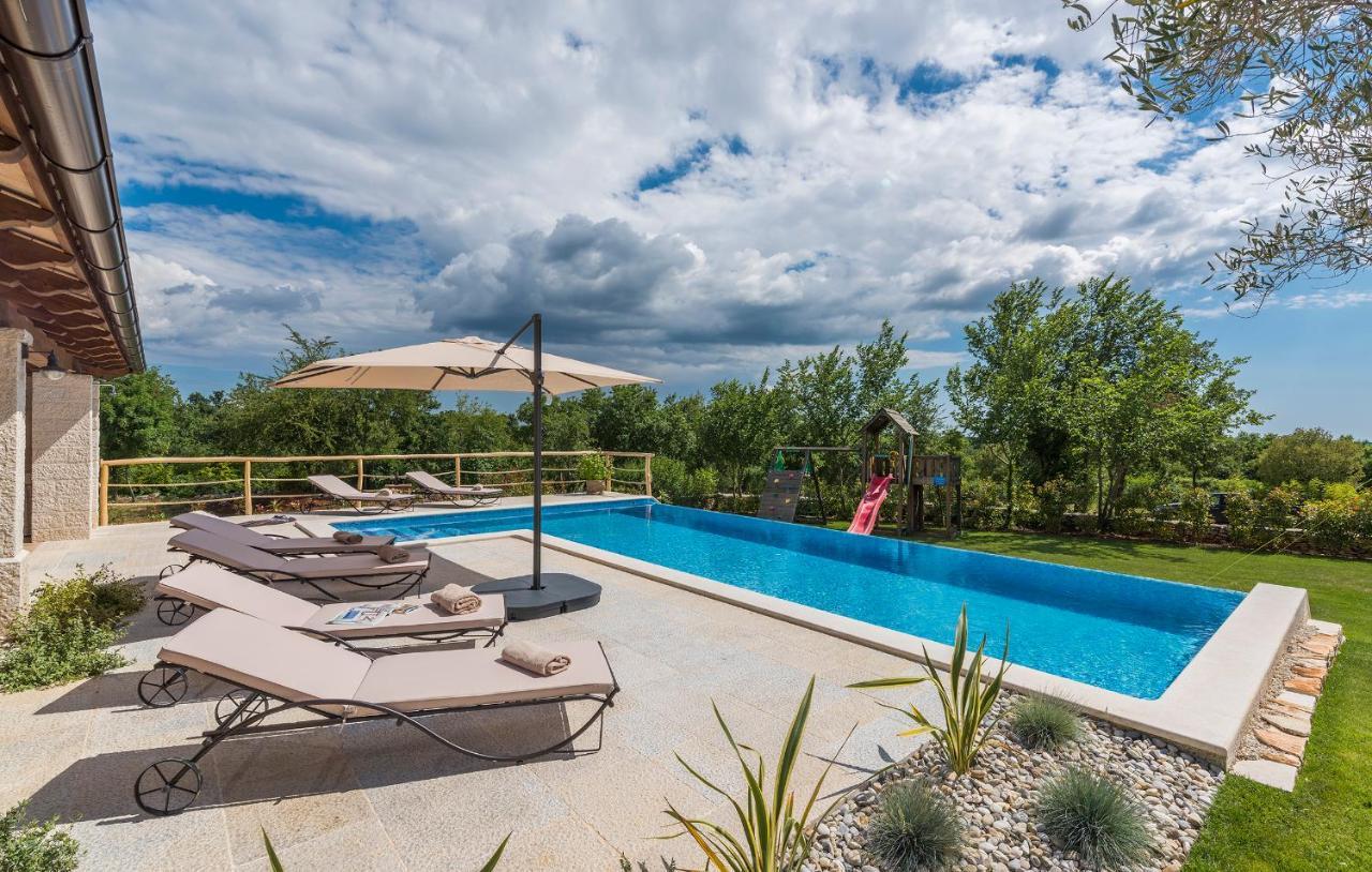 Villa-Osmium Smoljanci Exterior foto