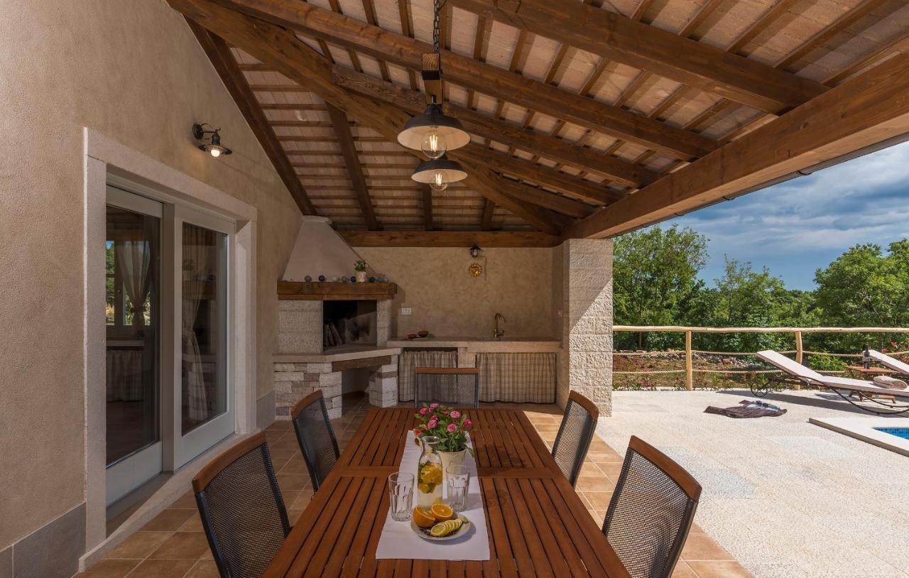 Villa-Osmium Smoljanci Exterior foto