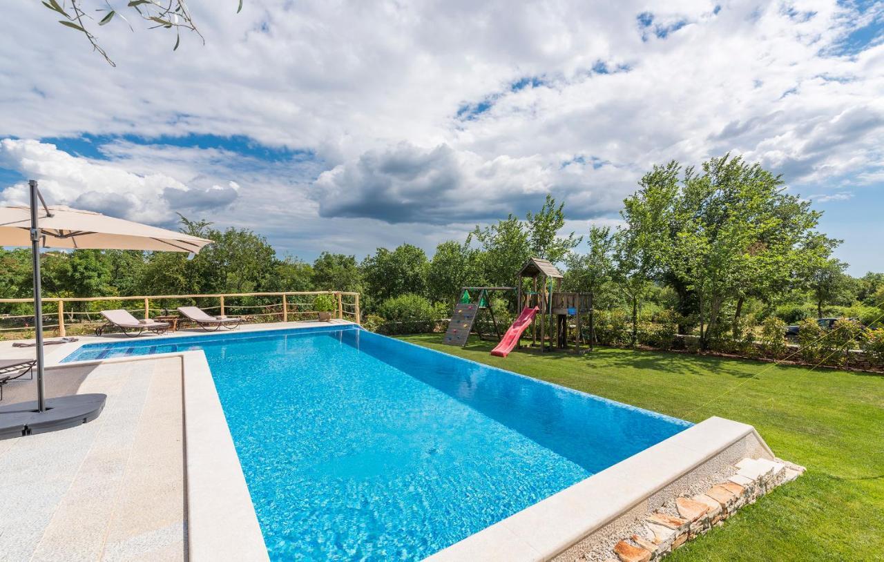 Villa-Osmium Smoljanci Exterior foto